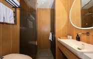 In-room Bathroom 3 Ji Hotel (Beijing Sanlitun Taikoo Li)