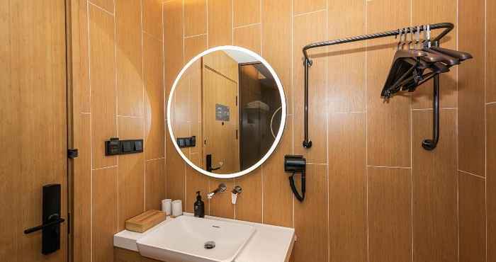 In-room Bathroom Ji Hotel (Beijing Sanlitun Taikoo Li)