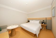 Bedroom 2 Ji Hotel (Liuliqiao East Store Beijing West Railwa
