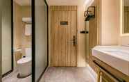 In-room Bathroom 4 Hanting Premium (Lanzhou Zhengning Road)