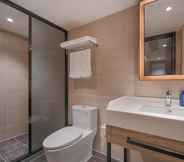 In-room Bathroom 4 Hanting Premium Nanjing Pukou Pudong Road Hotel