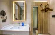 In-room Bathroom 4 Hanting Premium(Nanchang Honggutan Wanda Plaza)