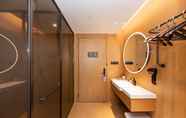 In-room Bathroom 4 Ji Hotel (Yuelong Road Store)