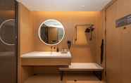 In-room Bathroom 2 Ji Hotel ( Zoucheng Wande mall)