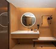 In-room Bathroom 2 Ji Hotel ( Zoucheng Wande mall)