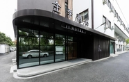 Exterior 3 Ji Hotel Shanghai Xujiahui Caobao Road Subway Stat