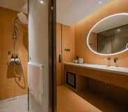 In-room Bathroom 7 Ji Hotel (Beijing Shilihe)