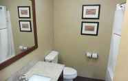 Toilet Kamar 7 Red Roof Inn Fairfield