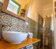 In-room Bathroom 5 Masseria Ferarelli Trepizzi