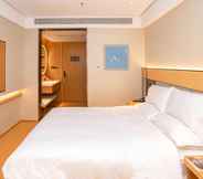 Bedroom 4 Ji Hotel (Shenzhen Nanyou Metro Station)