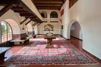 Lobby La Loggia Historic Resort