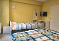 Bedroom 2 Trios Suite