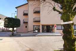 Logis Hotel du Commerce, USD 111.93