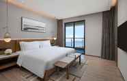 Kamar Tidur 3 Holiday Inn and Suites Sanya Yalong Bay