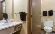 Toilet Kamar 5 Econo Lodge Concordia