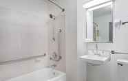 In-room Bathroom 4 Clarion Pointe Greensboro