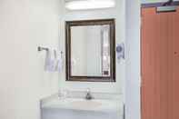 In-room Bathroom Clarion Pointe Greensboro