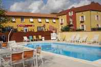 Swimming Pool Logis Hotel l'Adourable Auberge