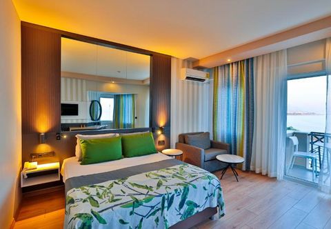 기타 Crystal Land Of Paradise Beach Hotel