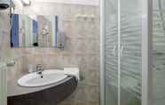 Phòng tắm bên trong 7 Logis Hotel Cazes - A. Arazat
