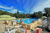 Swimming Pool Logis Hotel Thermal