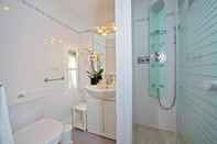 In-room Bathroom Logis Hotel le Cygne