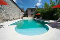 Swimming Pool Logis Hotel Vuillot