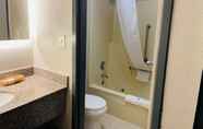 In-room Bathroom 5 Rodeway Inn Greenwood