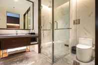 In-room Bathroom Infinite Shine Hotel