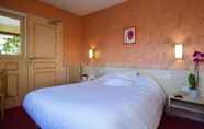 Kamar Tidur 4 Logis Hotel le Commerce Guichen