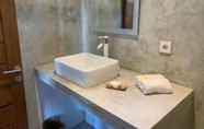 Toilet Kamar 7 3 Monkeys Lembongan