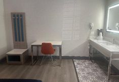 Others 5 Super 8 by Wyndham Oceanside Downtown