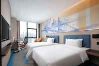 Bedroom Hampton by Hilton Wuhan Qiaokou Gutian