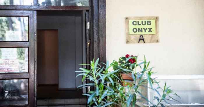 Others Club Onix Apartments