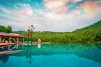 Swimming Pool Conti Toscana Castle Resort & SPA