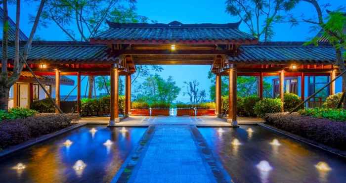 Swimming Pool Mount Qingcheng Grand Hotel