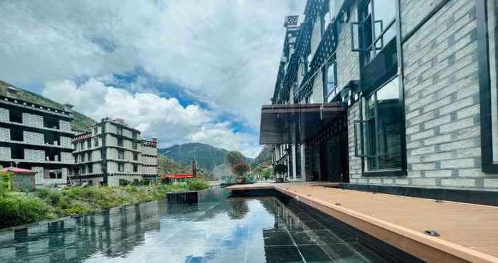 Swimming Pool Daocheng Yading Howard Johnson