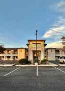 null Hill Country Inn And Suites