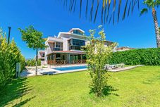 Others Paradise Town Villa Estella