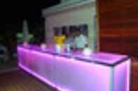 Bar, Cafe and Lounge Villamarina Club (Apartments)