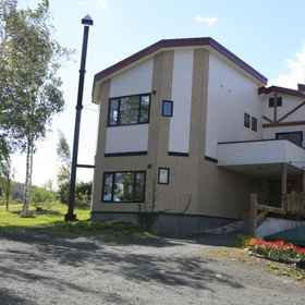 Hotel Building1富良野 民宿「明日屋」,富良野滑雪场飯店