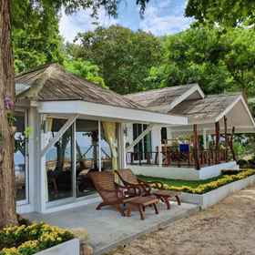 Hotel Building 1 Blue Bay Bungalow, Maha Samut Café& Seafood Hotels
