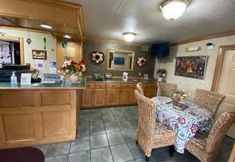 Others 7 El Rancho Motel