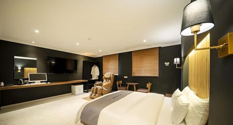 Others 2 Suwon Guundong Rampart