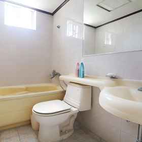 대전 은행 둥지 1, 맘스터치 대전문화점 호텔