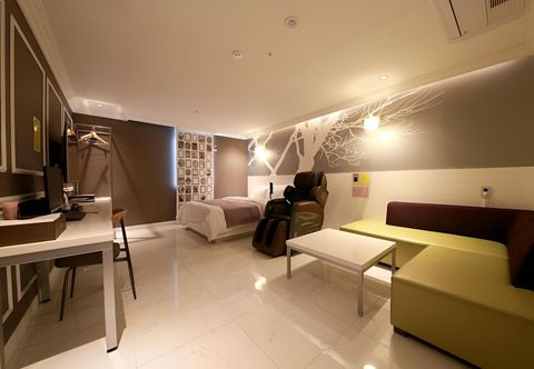 Others Gram Hotel