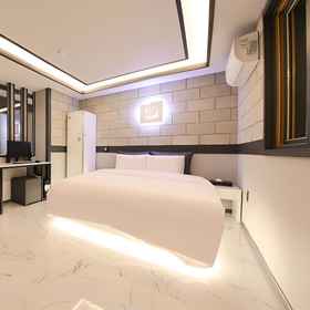 Gwangju Sinan Yeogiseo Jaja 1, Hotel Unnam-dong Samsung Apartment