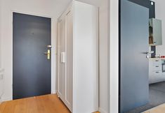 其他 3 Elegant 1BR Apt: Balcony, Pool, Central Location