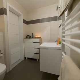 Modern Spacious 2BR Apartment1 , 飯店贝瓦尔大学