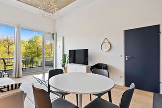 其他 4 Elegant 1BR Apt: Balcony, Pool, Central Location